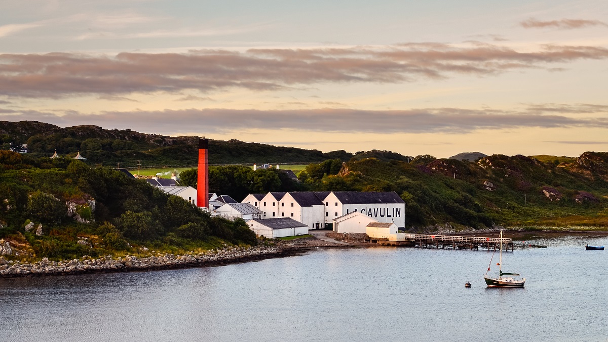 Lire la suite à propos de l’article La tourbe franche et marine de Lagavulin, icône d’Islay