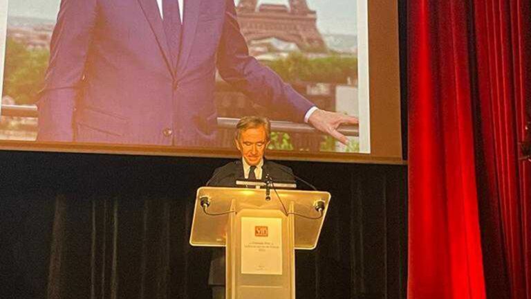 Lire la suite à propos de l’article Grands prix La RVF | Bernard Arnault, personnalité de l’année 2024