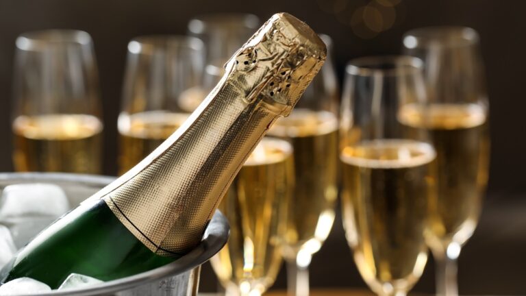 Lire la suite à propos de l’article Champagne : les ventes marquent le pas  en 2023