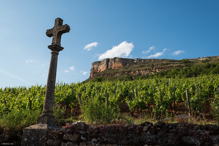 Olivier Merlin domaine Maconnais iDealwine croix vignes solutré