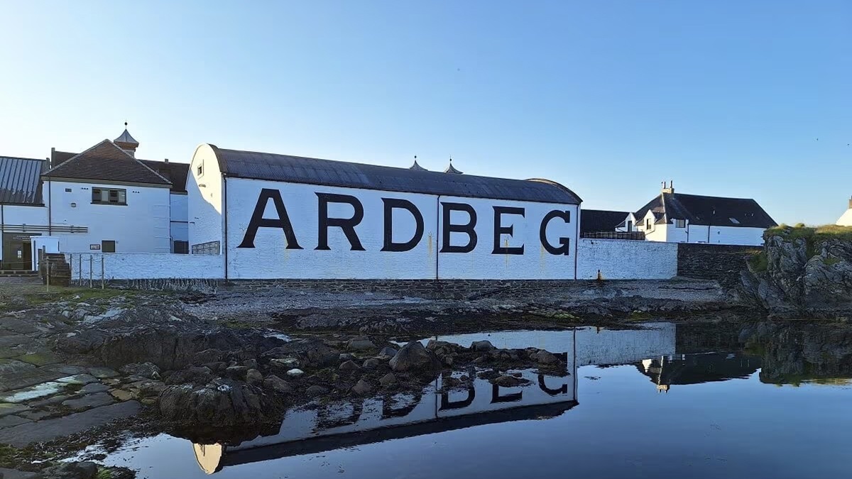 Lire la suite à propos de l’article La distillerie Ardbeg, incontournable d’Islay