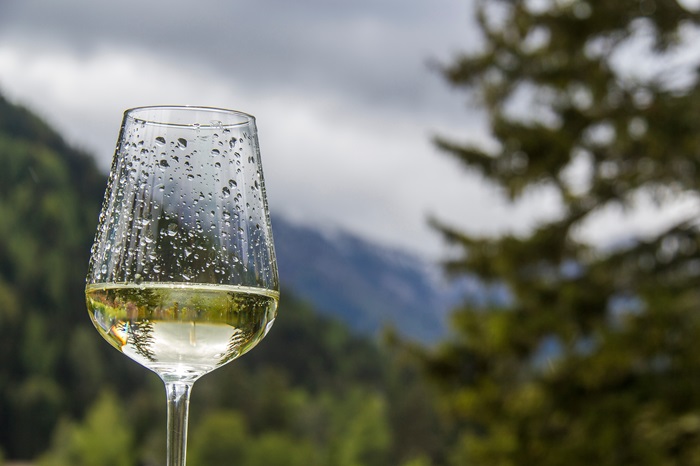 Vin blanc sous la pluie - mauvais temps