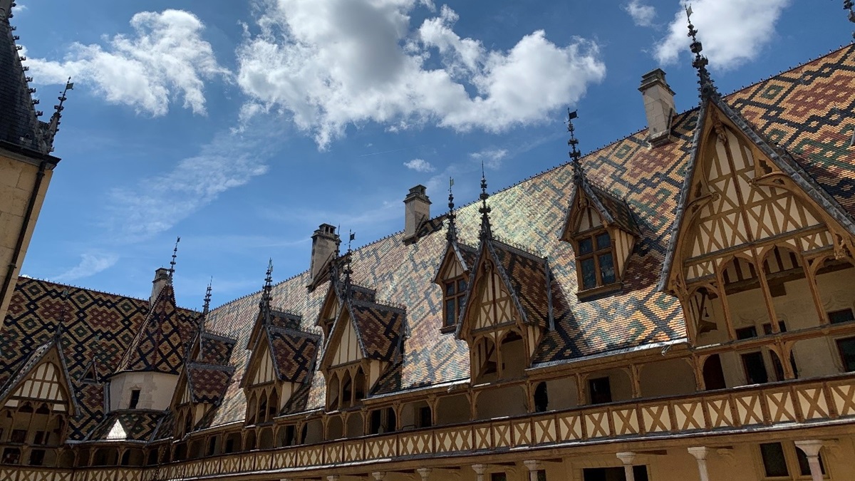 Lire la suite à propos de l’article Interview BFM | Hospices de Beaune : quels enseignements sur l’investissement en vins de Bourgogne ?