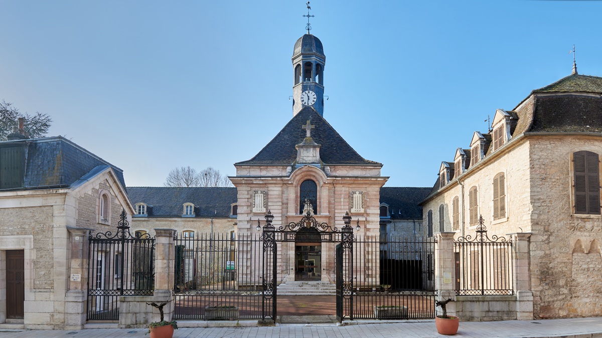 Lire la suite à propos de l’article Tout savoir sur la Vente aux enchères des Hospices de Nuits-Saint-Georges