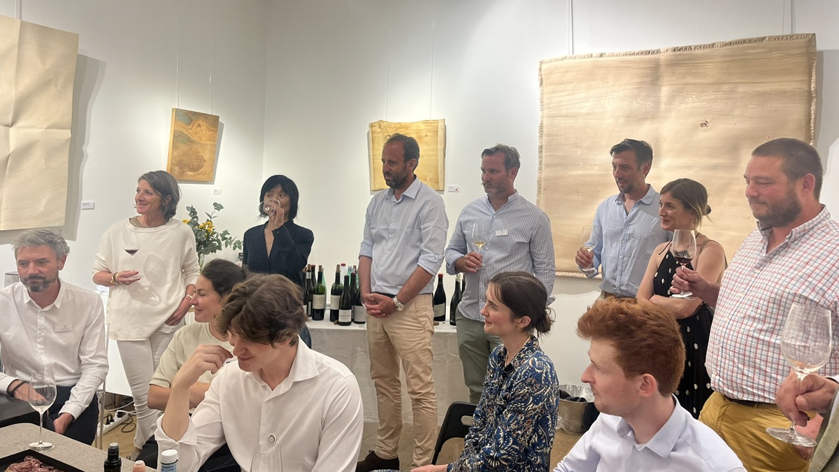 Lire la suite à propos de l’article Soirée dégustation en juin 2025 à la Galerie Guillaume | Retour en images
