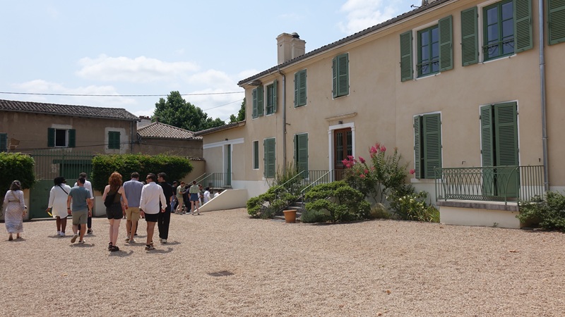 iDealwine dans les vignes Chateau des Jacques façade