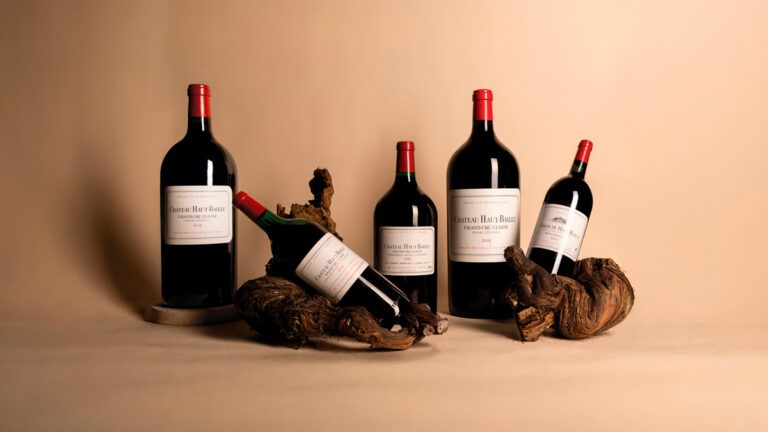 Lire la suite à propos de l’article Enchères d’exception en direct du Château Haut-Bailly | Les coulisses de la vente