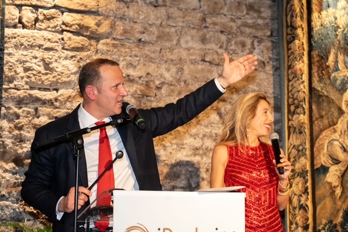 Lire la suite à propos de l’article Soirée caritative et enchères de vin : 520 000€ collectés pour la recherche sur la maladie de Charcot